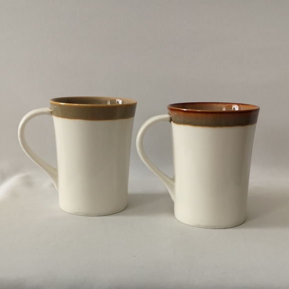 Starbucks Set of Two Retired Oak Leaf Design Coffee / Tea Mugs, 13oz, 2007 - Picture 4 of 6